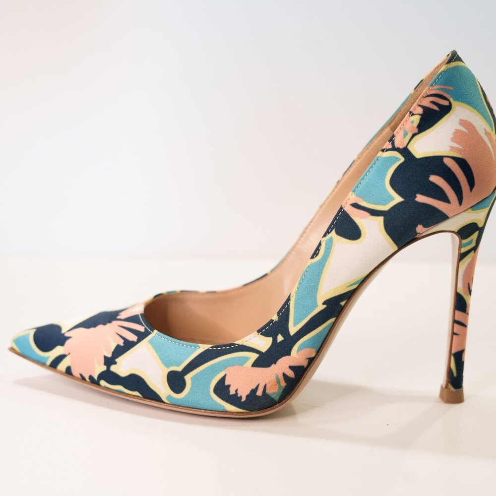 Limited edition Gianvito Rossi x Mary Katrantzou Pointy toe pump 38